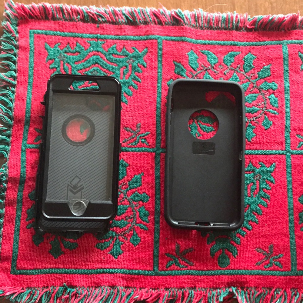 Black otter box phone 7 case